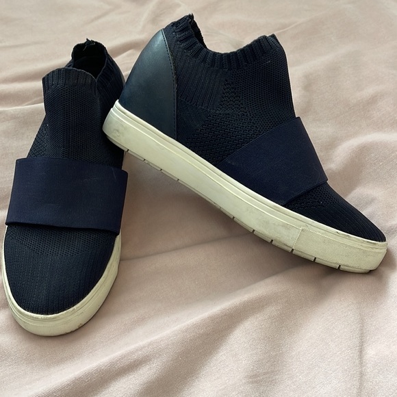 Aqua Navy Blue slip ons - size 6 women - Picture 2 of 4